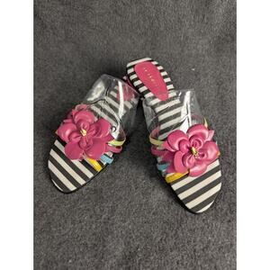 Liz Claiborne ~ Sandals Women Sz 6.5 M flats Sandals w Flower